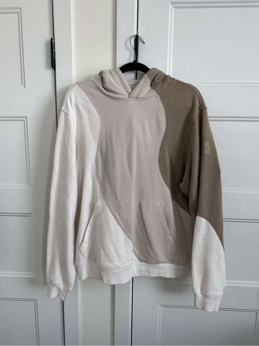 ALO Yoga Make Waves Unisex Hoodie in Ivory, Bone, Gravel